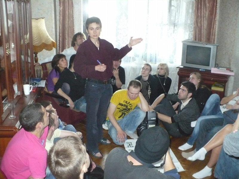 Anna Komarova leads the final meeting.